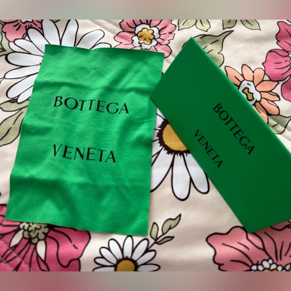 Bottega Veneta Green case for sunglasses